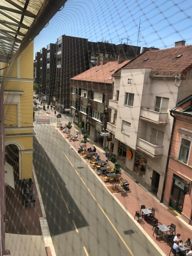 Dom Square-Centrum-Free Parking Apartment Szeged Bagian luar foto