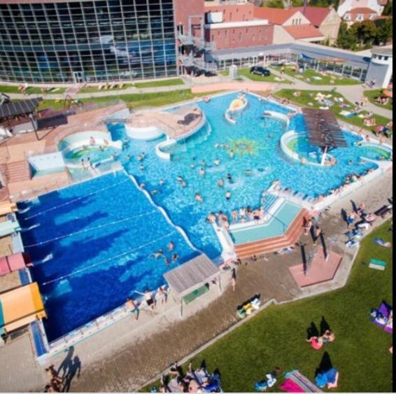 Dom Square-Centrum-Free Parking Apartment Szeged Bagian luar foto