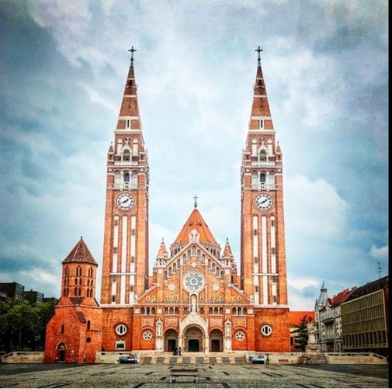 Dom Square-Centrum-Free Parking Apartment Szeged Bagian luar foto