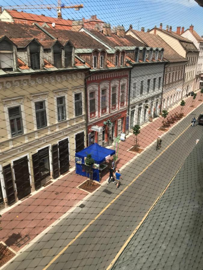Dom Square-Centrum-Free Parking Apartment Szeged Bagian luar foto